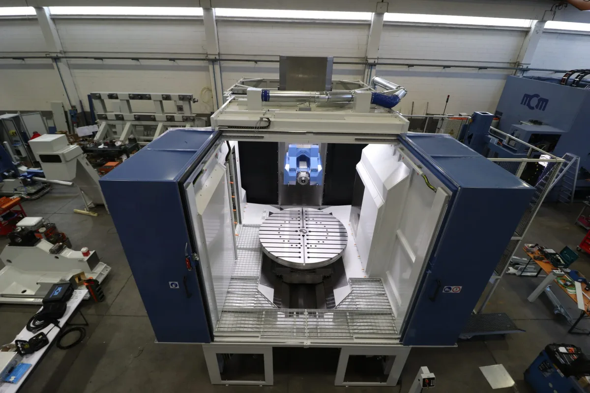 MCM TANK.G 2600 horizontal machining center seen from above